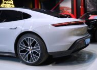 Porsche Taycan Performance Plus 408hk / Panorama / Bose / Luftfjädring
