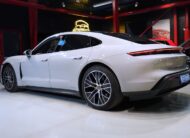 Porsche Taycan Performance Plus 408hk / Panorama / Bose / Luftfjädring