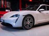 Porsche Taycan Performance Plus 408hk / Panorama / Bose / Luftfjädring