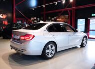 BMW 330e Sedan Steptronic Sport line Helläder 252hk S+V Däck