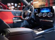 Mercedes-Benz GLA 200 SUV 2024 Moms Blå x Röd