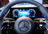 Mercedes-Benz GLA 200 SUV 2024 Moms Blå x Röd