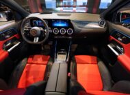 Mercedes-Benz GLA 200 SUV 2024 Moms Blå x Röd