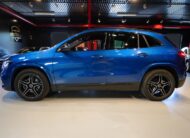 Mercedes-Benz GLA 200 SUV 2024 Moms Blå x Röd