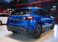 Mercedes-Benz GLA 200 SUV 2024 Moms Blå x Röd