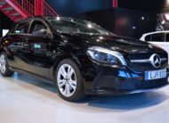Mercedes-Benz A 180 Premiumpaket P-Kamera Apple Carplay