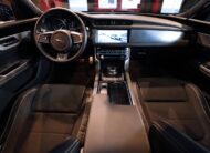 Jaguar XF 20d | R-DYNAMIC | Black Pack | El stolar | Kamera