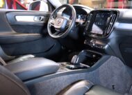 Volvo XC40 D4 AWD 190hk Momentum Pro Edition Skinn Värmare