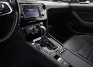 Volkswagen Passat Sportscombi 2.0 4M R-Line skinn GT D-värm