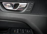 Volvo XC60 D5 235hk AWD R-Design HUD Läder El-Stolar Drag
